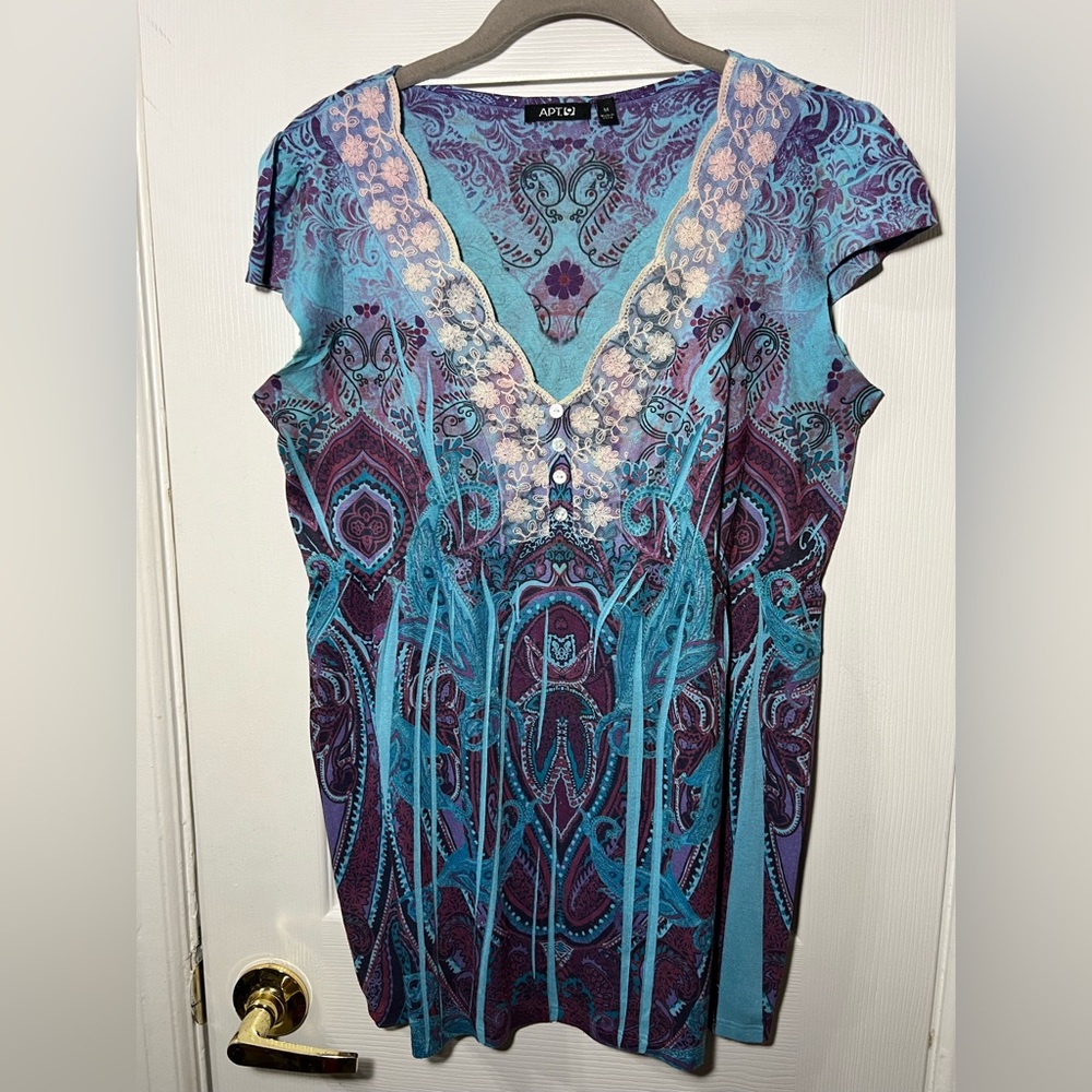 Apt 9 Tunic Top with floral Lace size Medium
